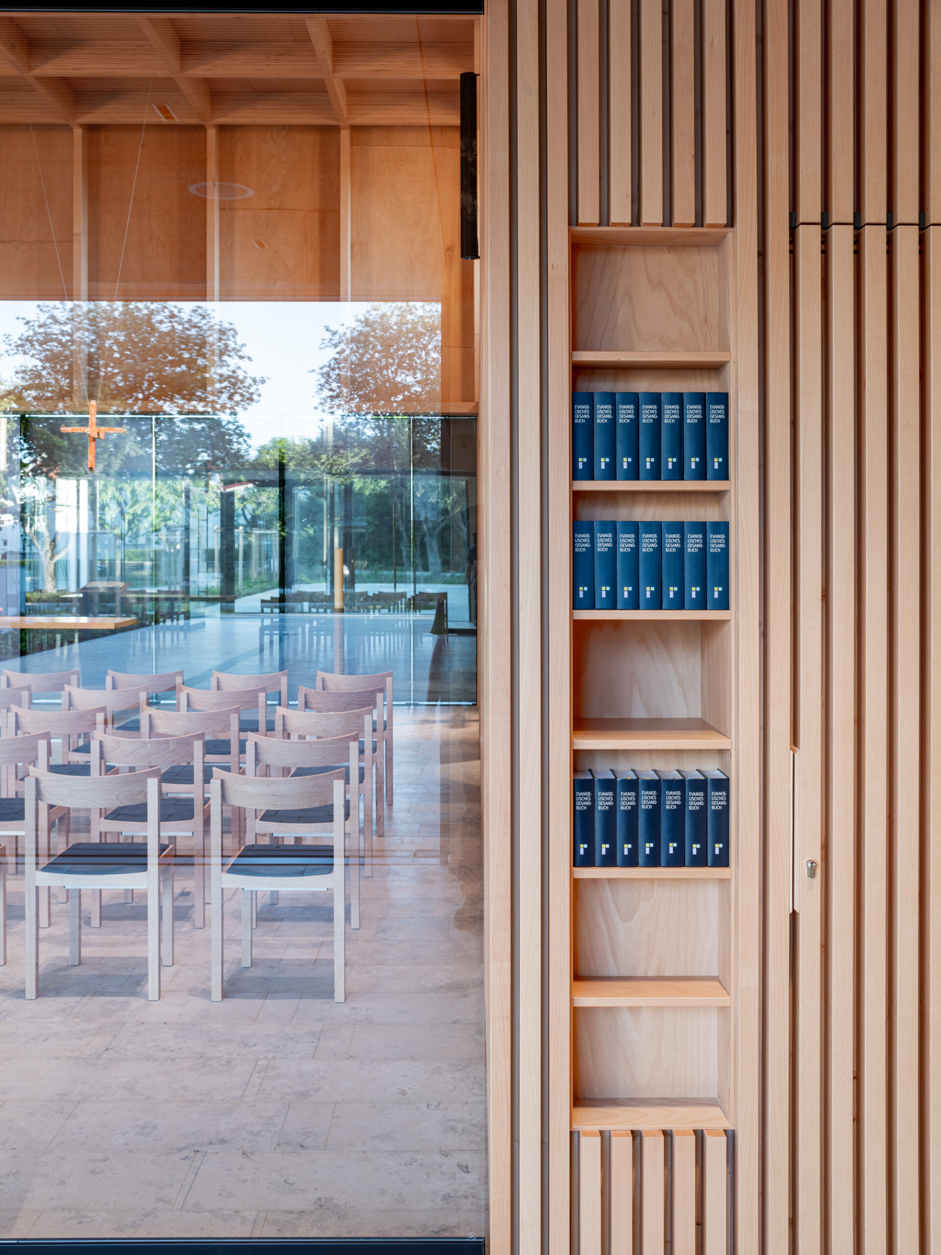 DE; bayern; vohburg, abhd architekten denzinger und partner mbb; neubau, kirche, jesus kirche, evangelische kirche, gemeindezentrum, kgv, baubuche, fassade, Bildtechnik Digital 22 MPx [(c)Maximilian Gottwald, Veroeffentlichung kostenpflichtig]