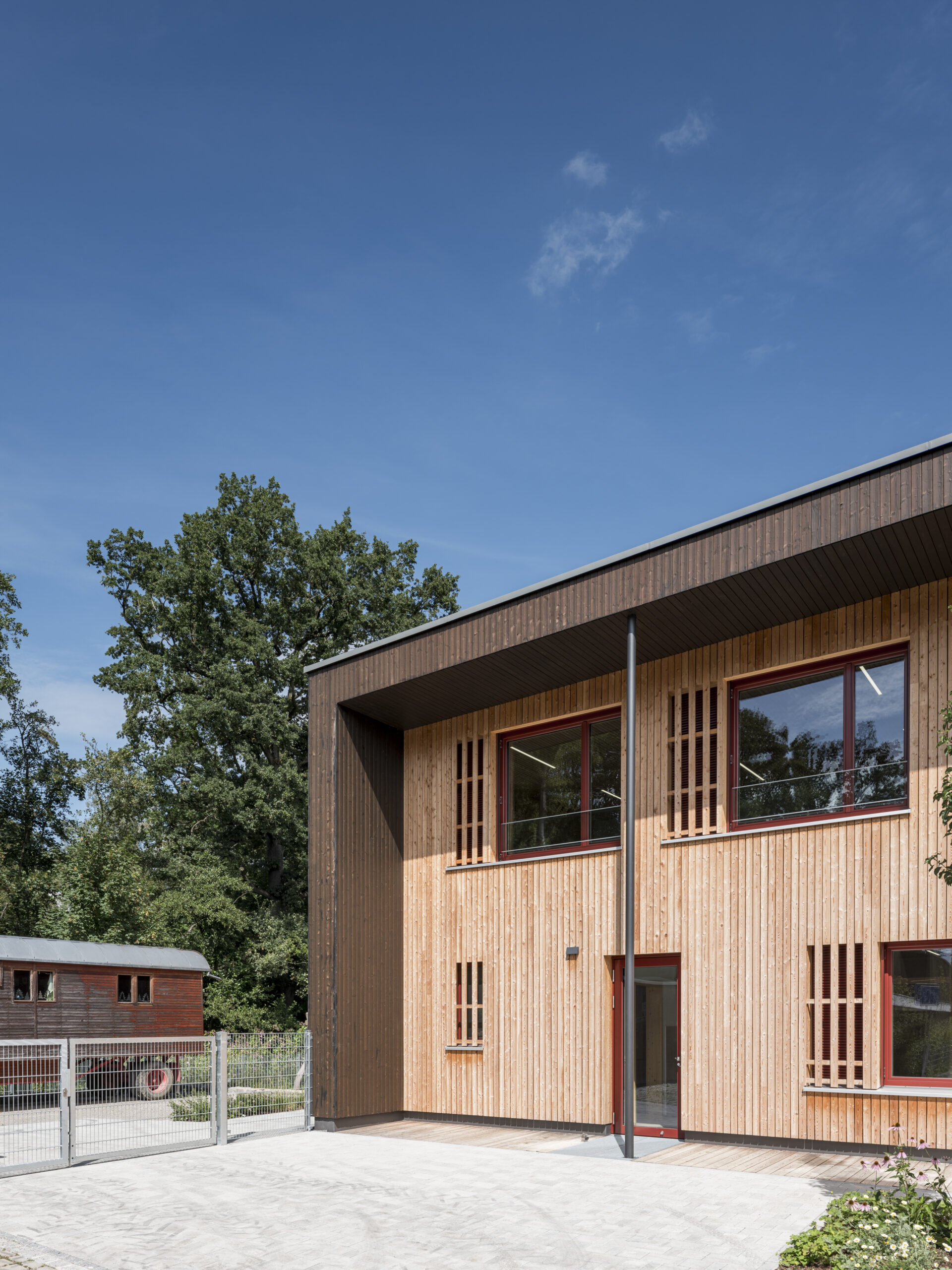 DE; bayern; herrsching, kinderhaus, hort, kinderkrippe, kindergarten, kinderhaus am fendlbach, kunterbunt, neubau, holz, füllemann architekten gmbh; Bildtechnik Digital 50 MPx [(c)Maximilian Gottwald, Veroeffentlichung kostenpflichtig]