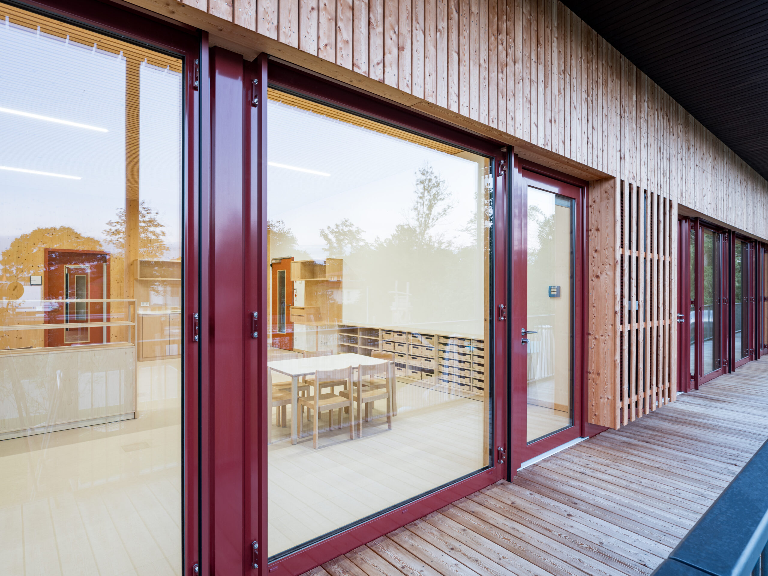 DE; bayern; herrsching, kinderhaus, hort, kinderkrippe, kindergarten, kinderhaus am fendlbach, kunterbunt, neubau, holz, füllemann architekten gmbh; Bildtechnik Digital 50 MPx [(c)Maximilian Gottwald, Veroeffentlichung kostenpflichtig]