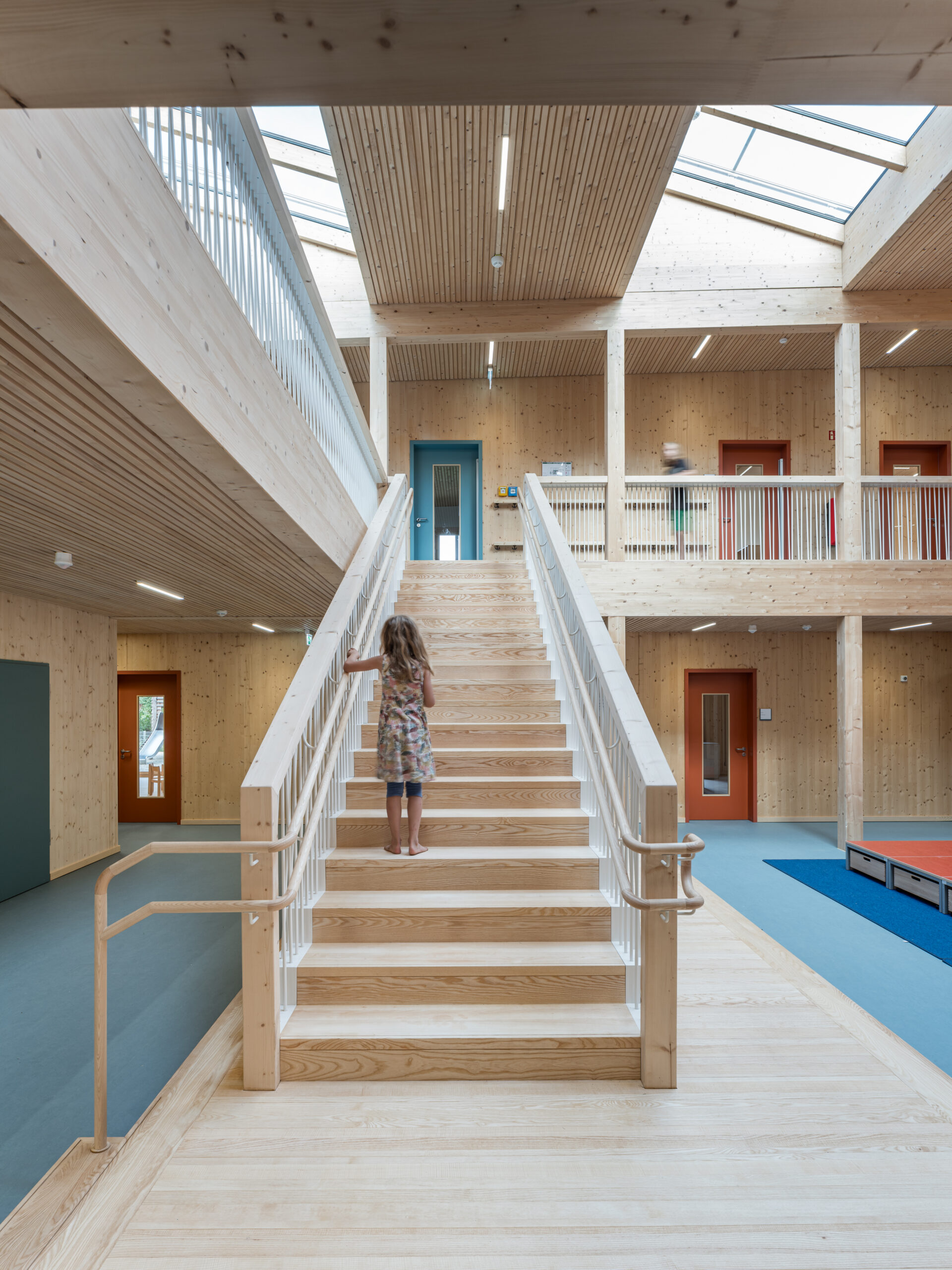 DE; bayern; herrsching, kinderhaus, hort, kinderkrippe, kindergarten, kinderhaus am fendlbach, kunterbunt, neubau, holz, füllemann architekten gmbh; Bildtechnik Digital 50 MPx [(c)Maximilian Gottwald, Veroeffentlichung kostenpflichtig]