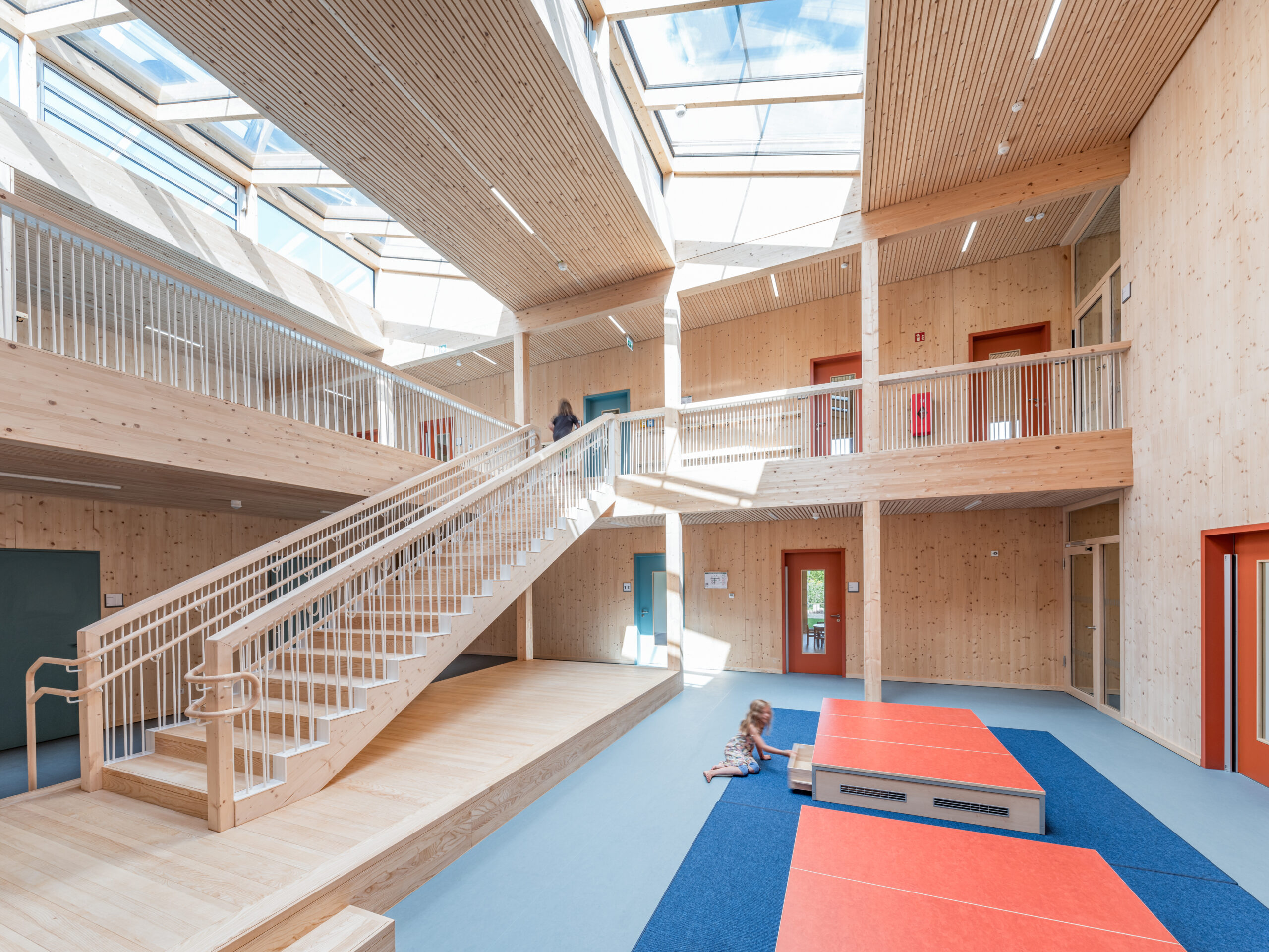 DE; bayern; herrsching, kinderhaus, hort, kinderkrippe, kindergarten, kinderhaus am fendlbach, kunterbunt, neubau, holz, füllemann architekten gmbh; Bildtechnik Digital 50 MPx [(c)Maximilian Gottwald, Veroeffentlichung kostenpflichtig]