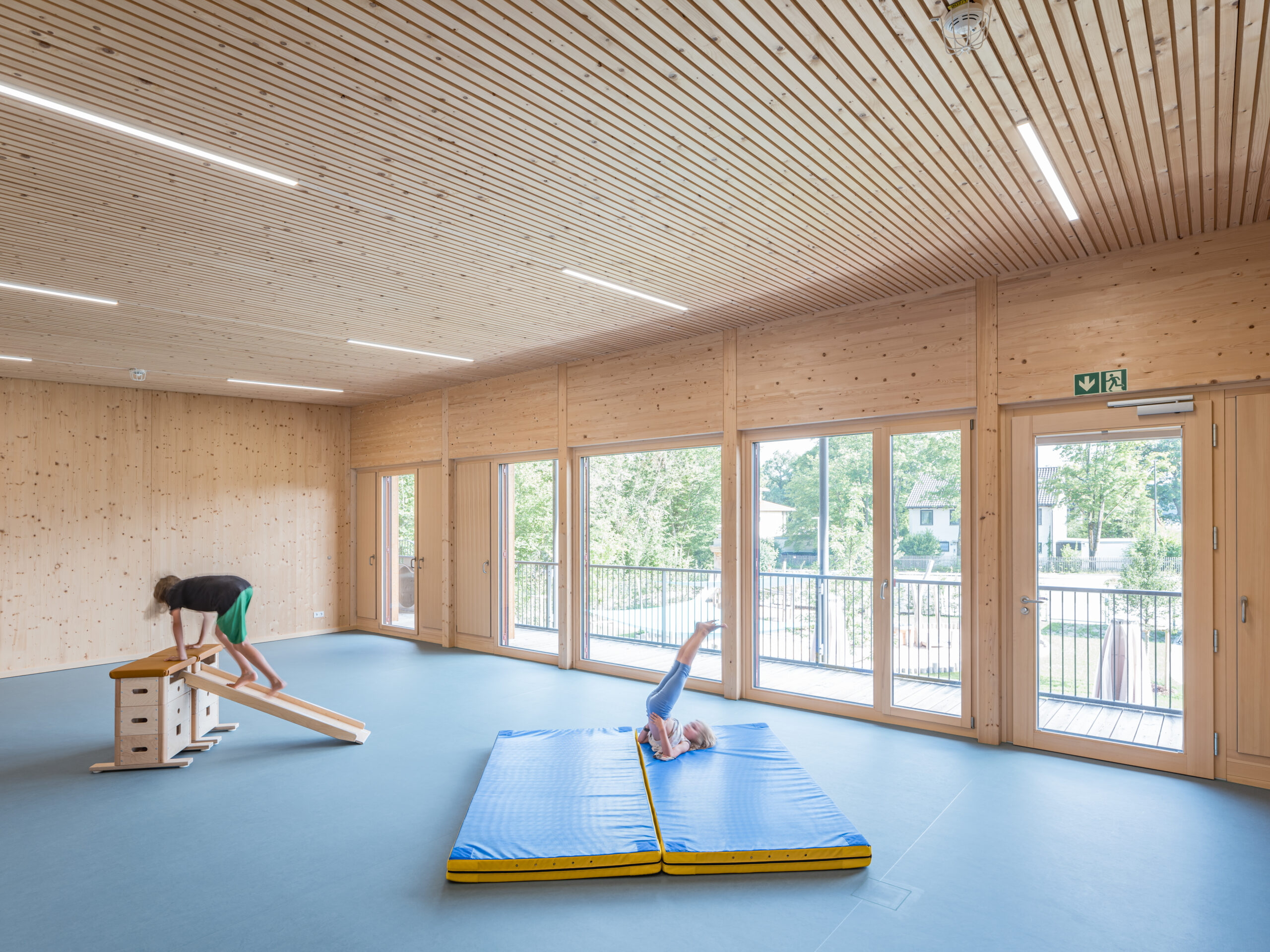 DE; bayern; herrsching, kinderhaus, hort, kinderkrippe, kindergarten, kinderhaus am fendlbach, kunterbunt, neubau, holz, füllemann architekten gmbh; Bildtechnik Digital 50 MPx [(c)Maximilian Gottwald, Veroeffentlichung kostenpflichtig]