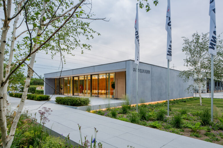 DE, kirchheim unter teck, baden-württemberg, godelmann+wendt architekten, filiale, bürogebäude, mustergarten, Bildtechnik Digital 22 MPx [(c)Maximilian Gottwald, Veroeffentlichung kostenpflichtig]