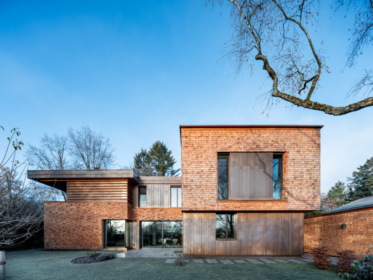 DE; bayern; gräfelfing, stephan maria lang architekten, haus lex, holzschindeln, holzfassade, schindeln, wohnhaus, einfamilienhaus, neubau; Bildtechnik Digital 22 MPx [(c)Maximilian Gottwald, Veroeffentlichung kostenpflichtig]