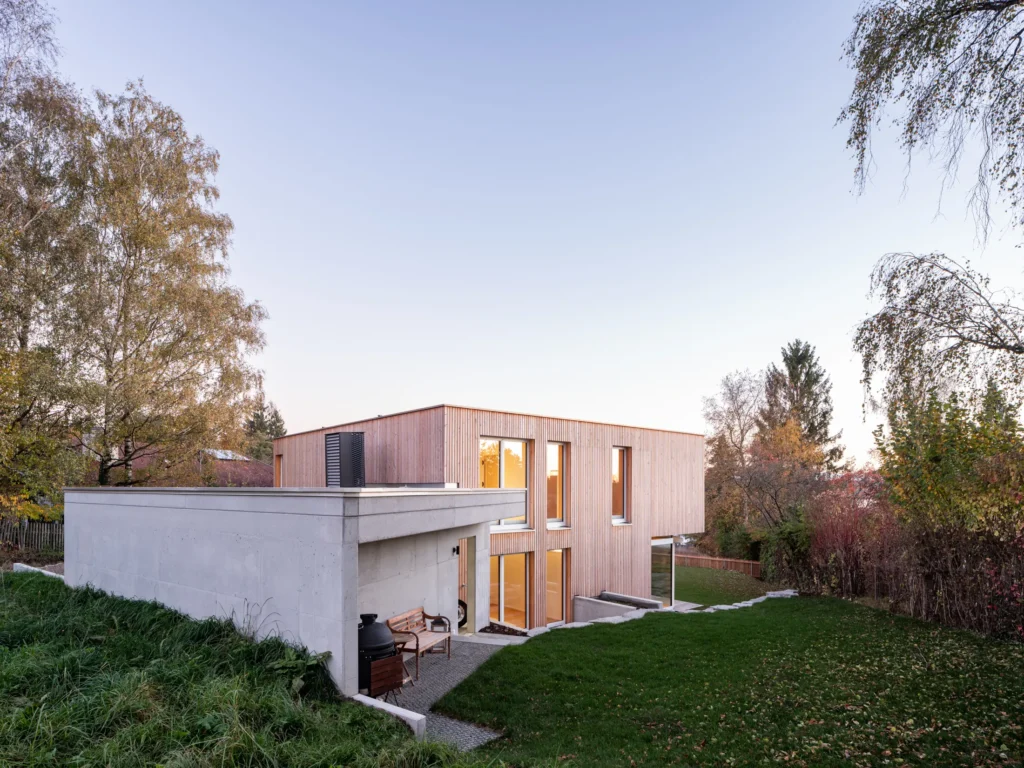 architekturfotografie eines einfamilienhauses in holzbauweise am wörthsee