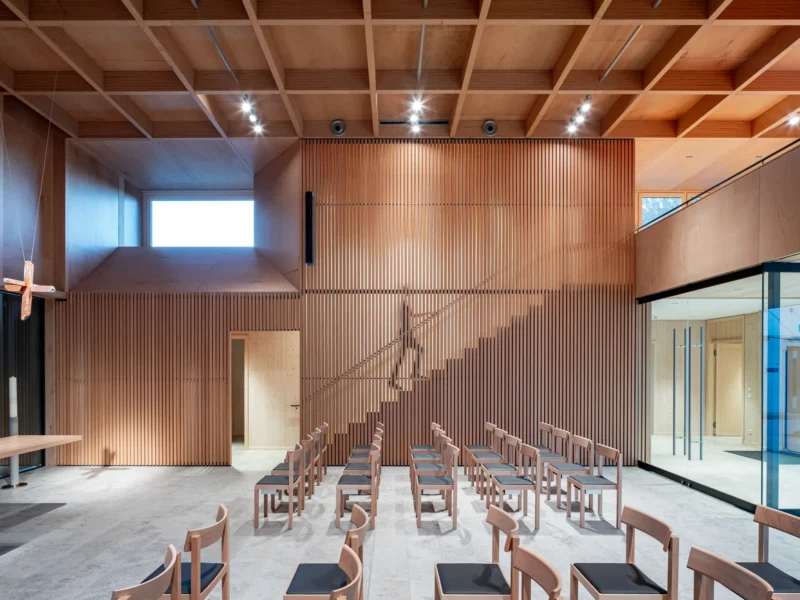 zeitgenössische sakralarchitektur fotografiert von maximilian gottwald mit fokus auf blickachsen, lichtwirkung und atmosphäre